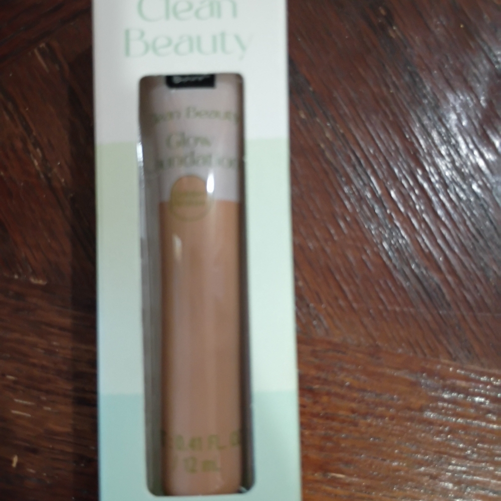 Clean Beauty Glow Foundation